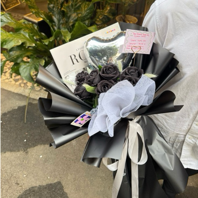 [Kirim luar kota] BLACK ROSES ARTIFICIAL BOUQUET/buket bunga palsu mawar hitam
