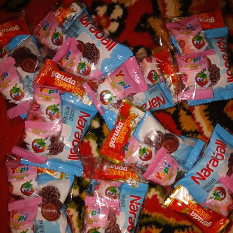 

mini gift jajan untuk wisuda/tukeran kado
