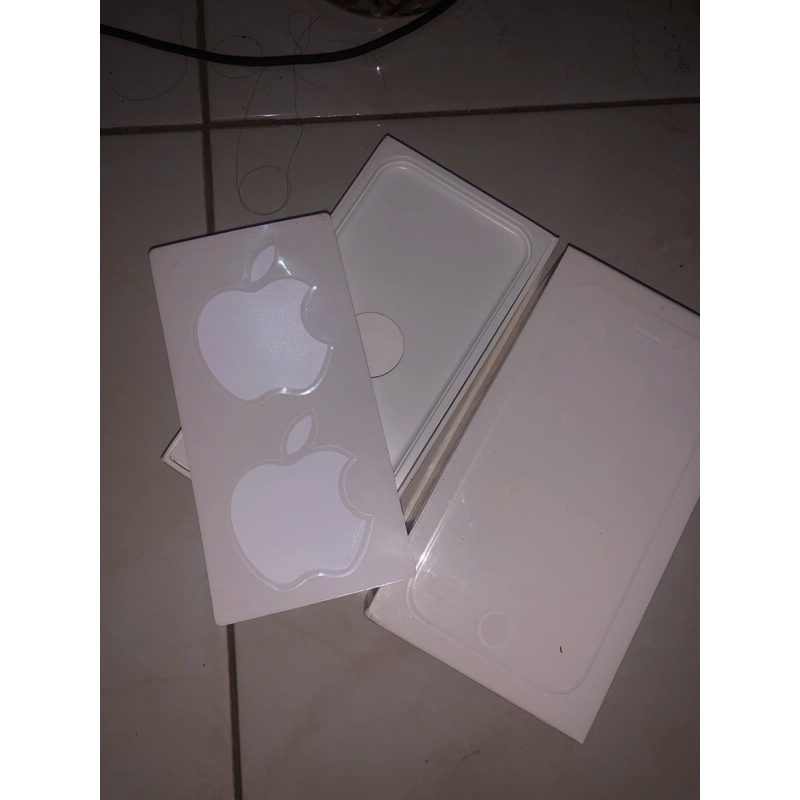 

Stiker iPhone original dari Box