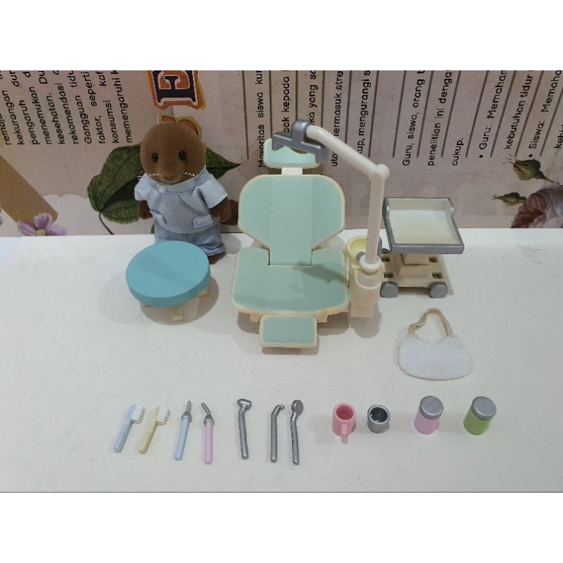 Sylvanian Families Vintage - Brown Vole Dentist Ultra Rare (Preloved)