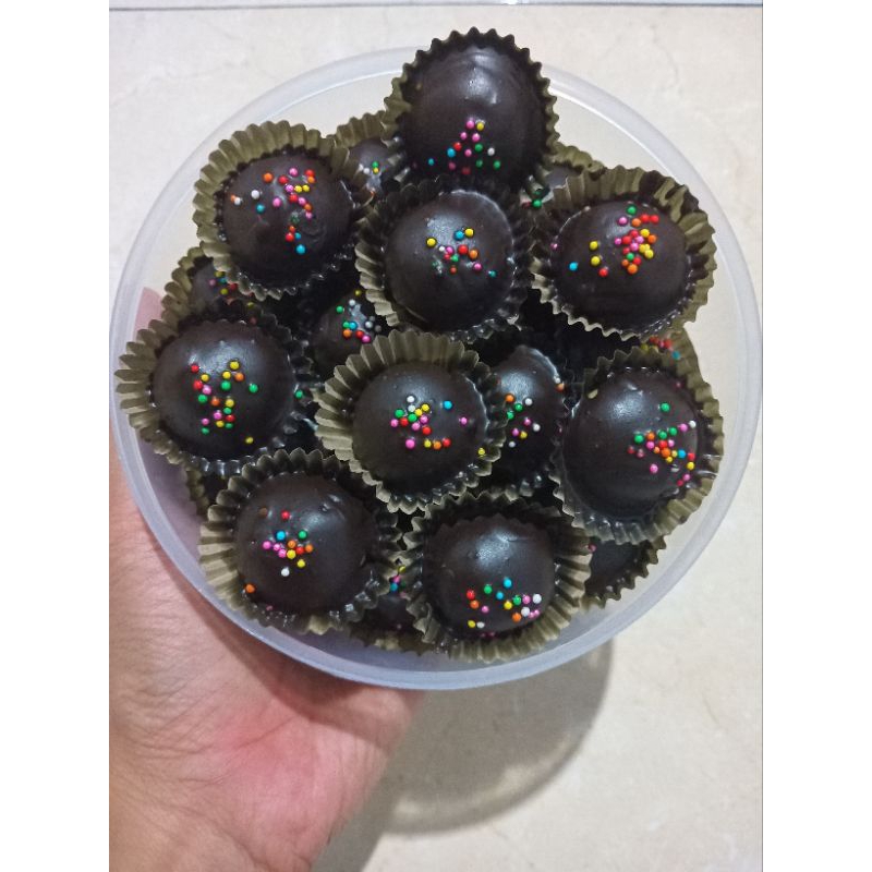 

bola-bola keju coklat toples 500gr(berat kue -+320gr)