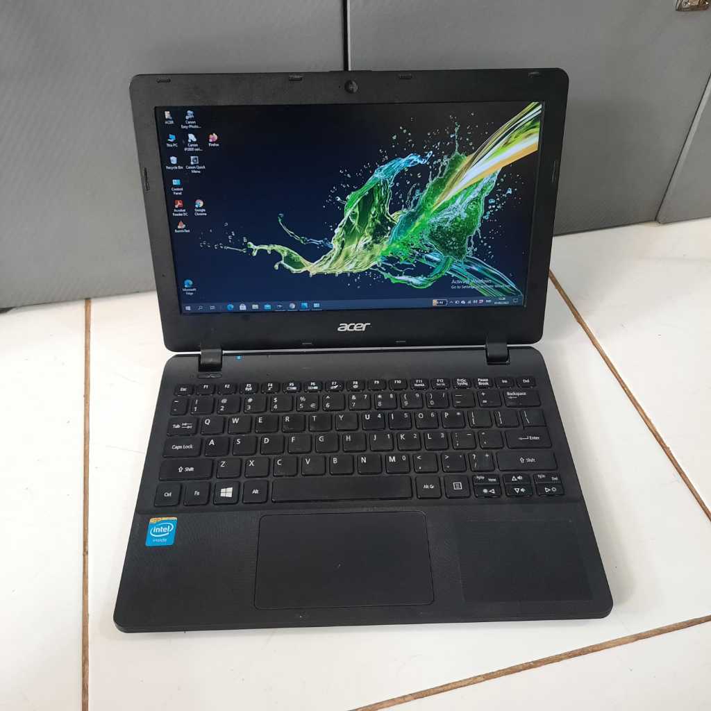 READY Seri baru Notebook Acer ES1-111  Celeron - N2840 Ram 4/500Gb Like New