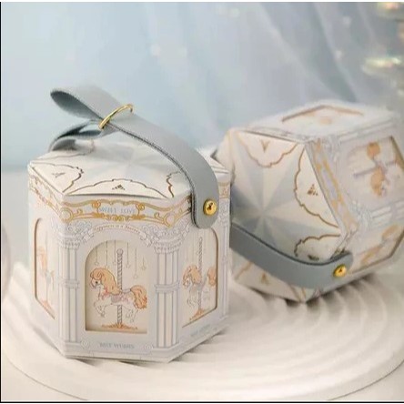 

Box Hampers Natal / Tas Hadiah Souvenir SEGIENAM MOTIF KUDA MN-1674 Terbaru Elegan Unik Bisa Cod