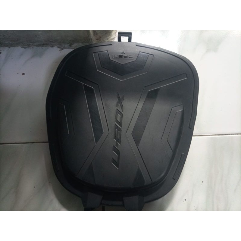 Tutup Box Honda Vario 110 Techno Karbu 81251-KVB-N50
