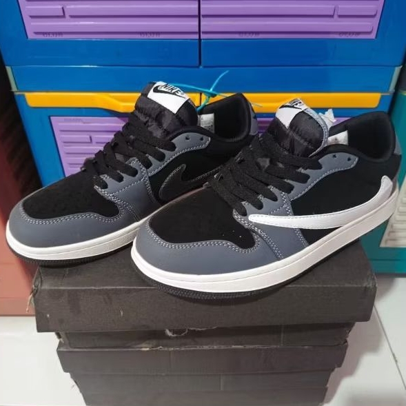 SEPATU NIKE x Travis Scott (Low)