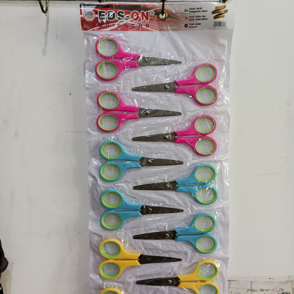 

Gunting Kecil Warna Merk EDS-ON Rentengan 145