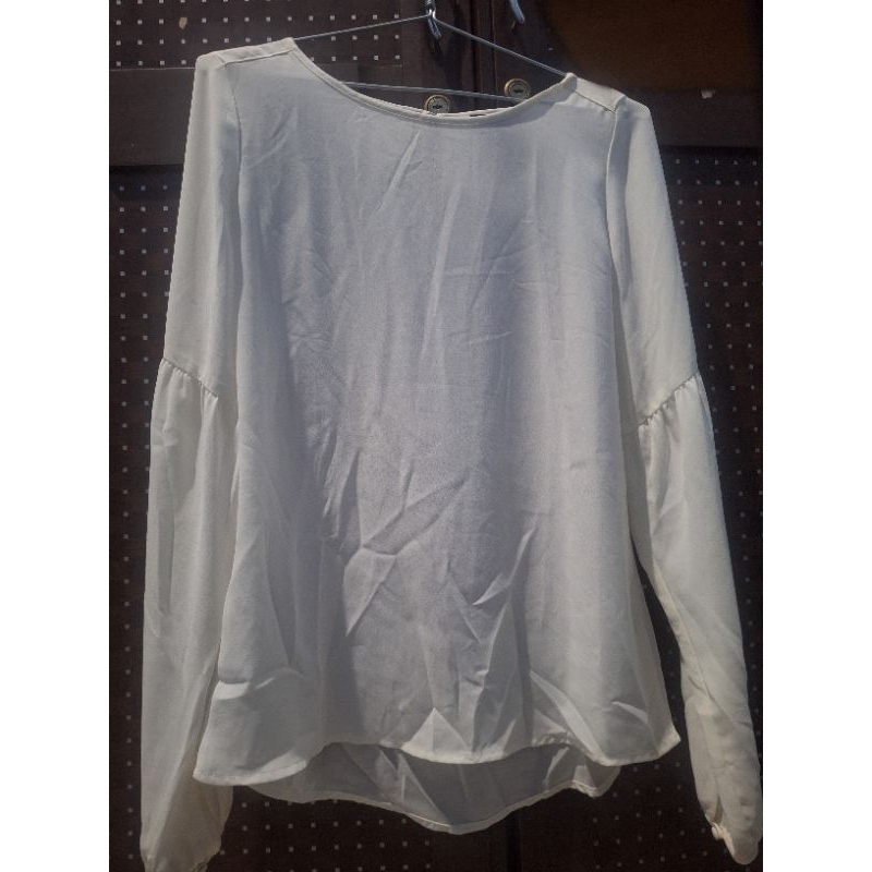 Preloved blouse putih lengan balon