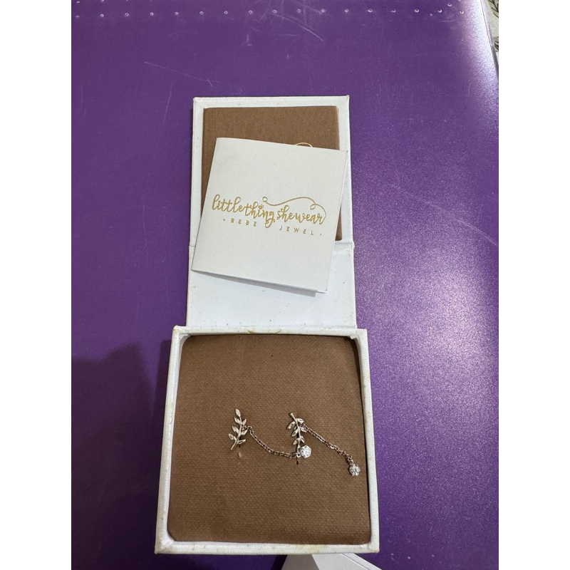 the little thing she wear leaf