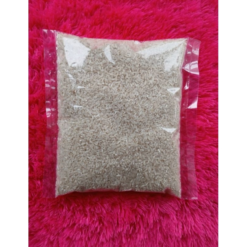 

beras pulen kemasan 1kg hasil panen sendiri