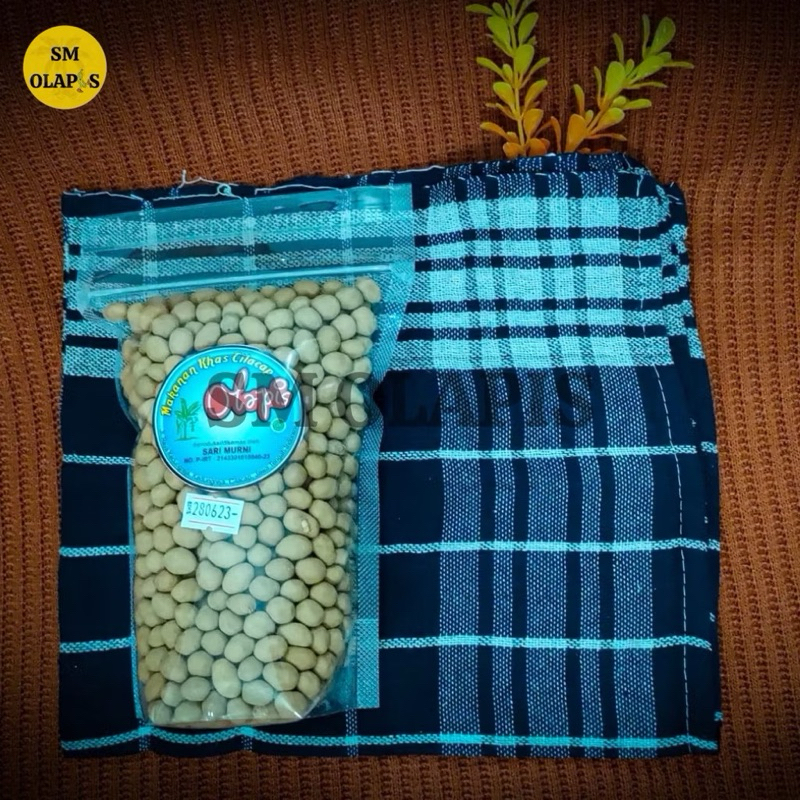 

(Oleholeh.id) Kacang oven gurih oleh oleh khas Cilacap