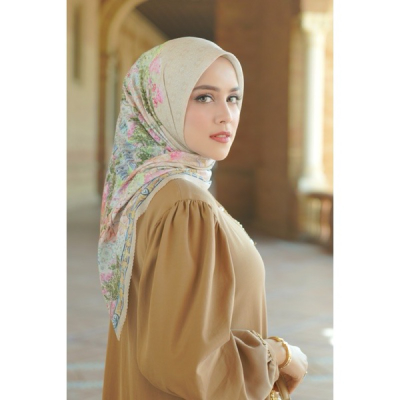 Hijab ButtonScraves ORI - Sevilla Milk Tea