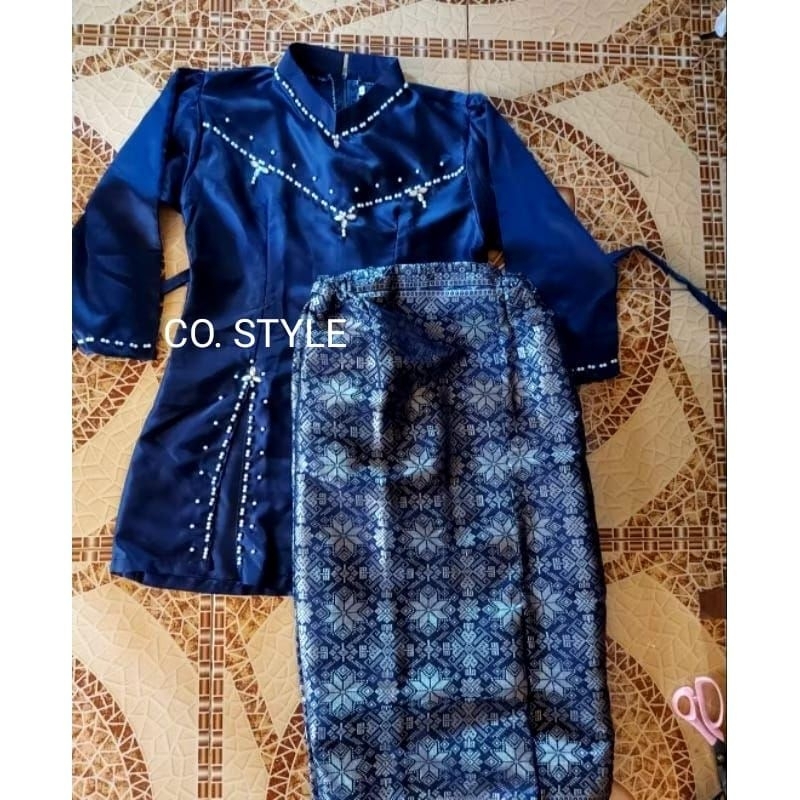 Nurhalizah baju kondangan wanita dewasa terbaru. setelan kurung melayu setelan baju polos rok songke