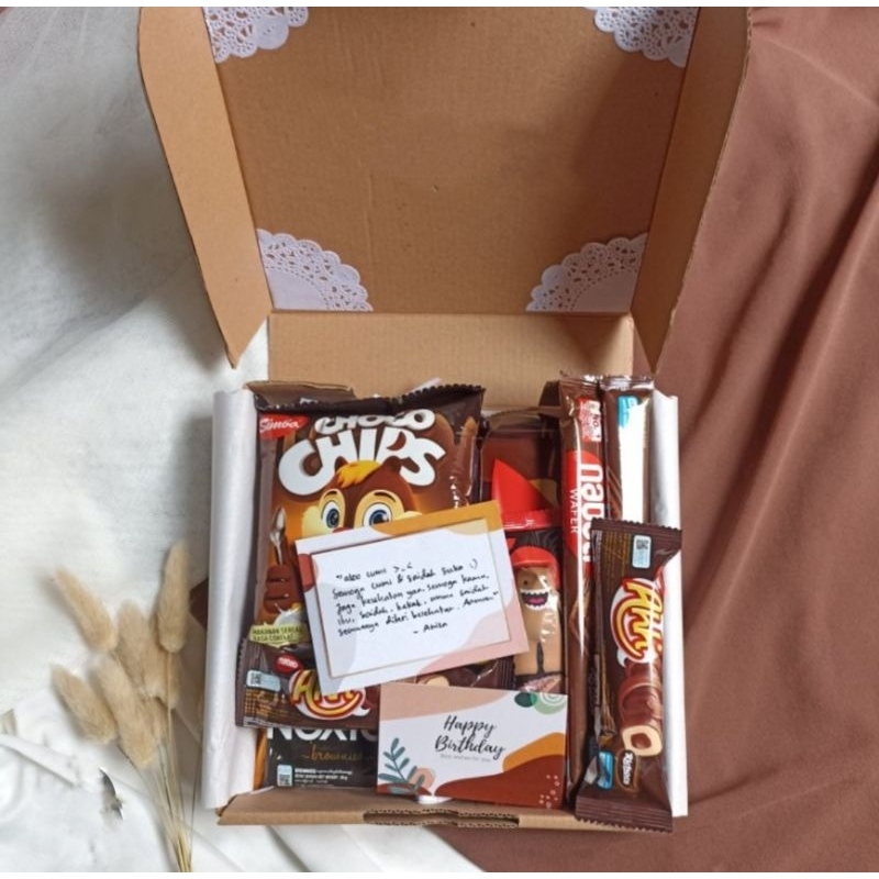 

Gift box Snack /hadiah ultah /hadiah wisuda
