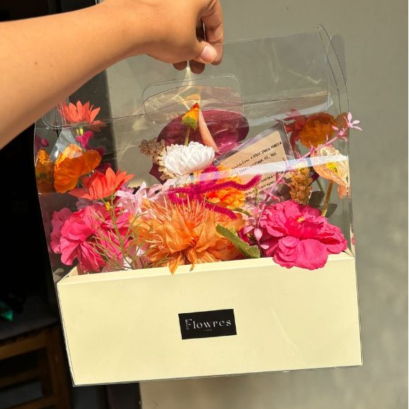 

Bloom Cake Box / Bloombag Bloombox Artificial / Tas bunga Flower Packing Paper Bag Gift Box / Flower Arrangement Premium / Hadiah Wisuda / Hampers Lebaran / Ulang tahun / Anniversary @itsflowres