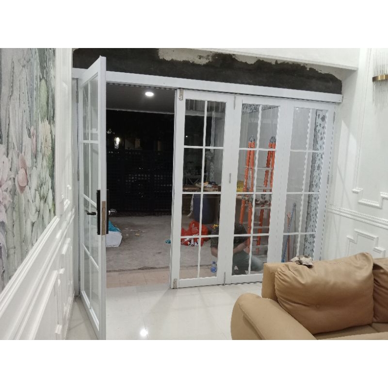 pintu alumunium lipat 4 Dau sigel 1 daun yang 3 daun lipat + Lis orname + kaca 5mm kusen 3". UK L 30