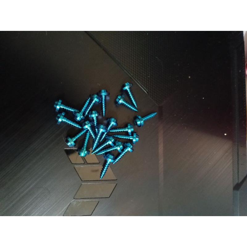 baut body motor titanium