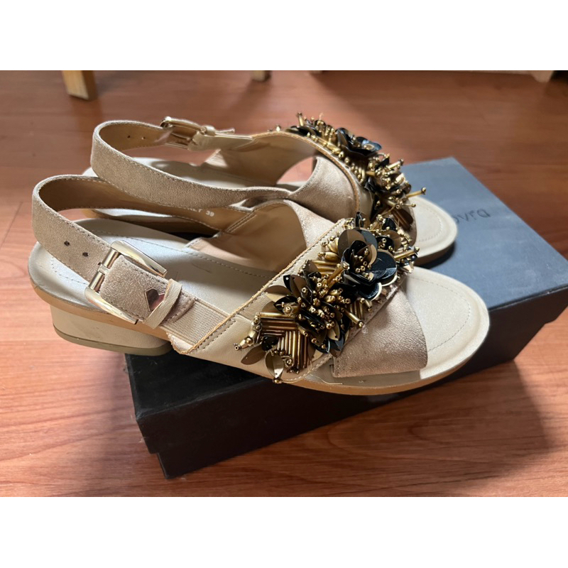 Preloved PVRA Gold Block heels 3cm