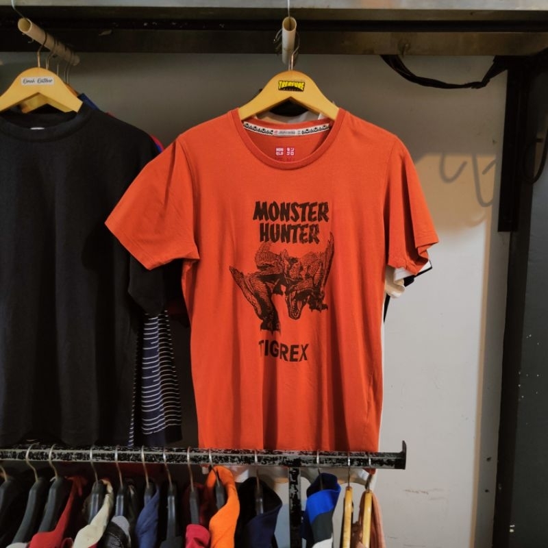Kaos Monster Hunter Uniqlo