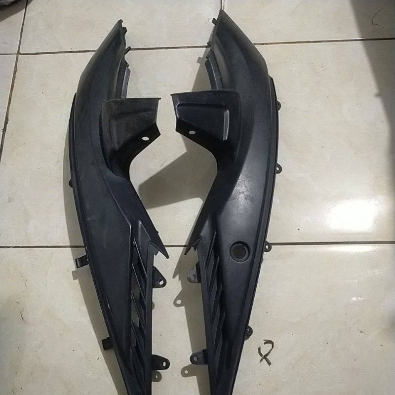 cover sambungan body samping Honda vario110 karbu original copotan