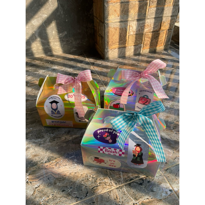 

kado/hadiah/gable box wisuda