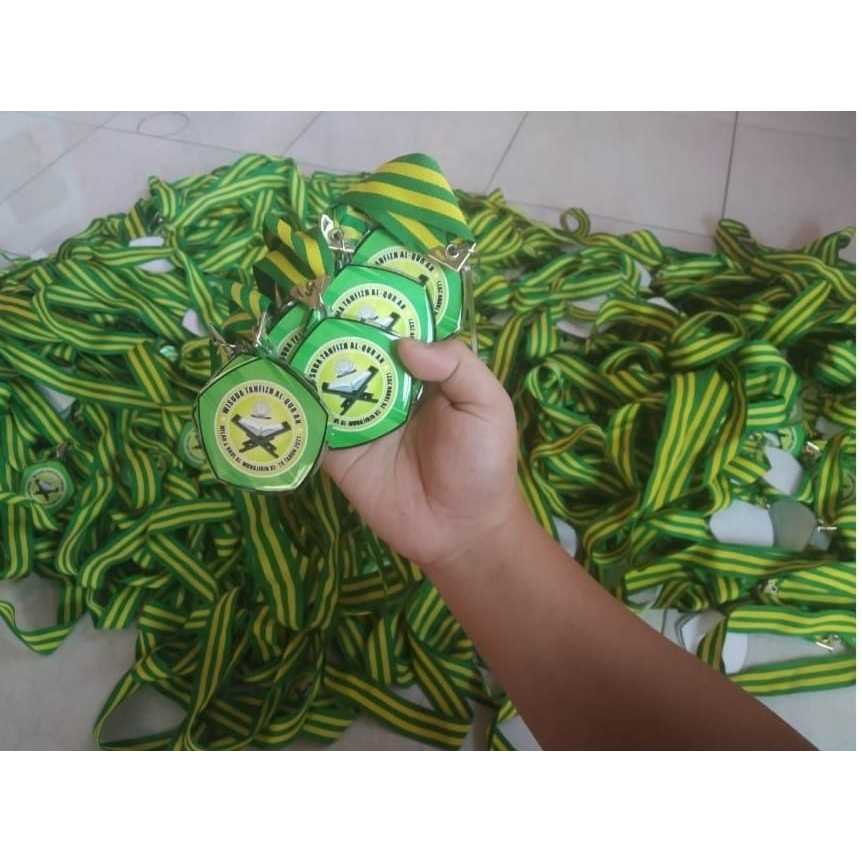 

Medali Kelulusan sekolah Bahan Akrilik+Resin #medali#medaliwisuda#medalikelulusan
