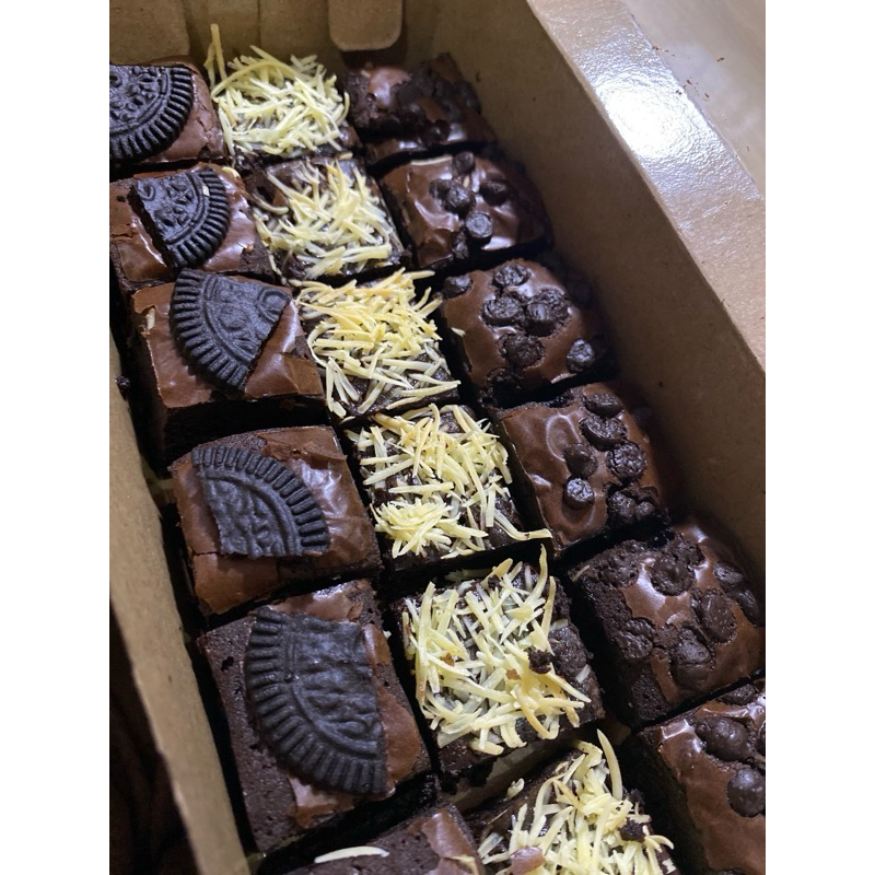 

fudgy brownies18potongmixtoping