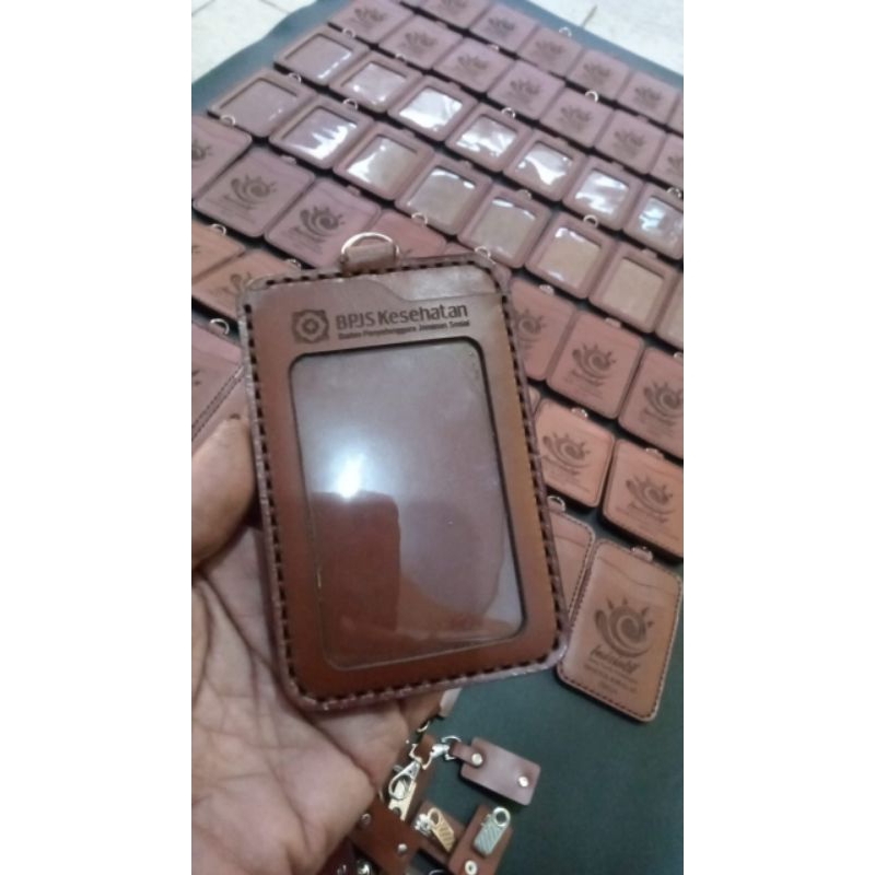 

ID CARD HOLDER MODEL 3 LAPIS MUAT 3 SLOT KARTU