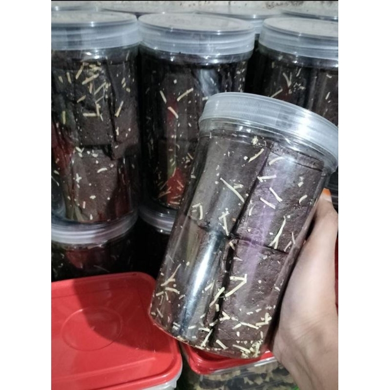 

Brownies Kering Keju Khas Jember Original Topping Keju