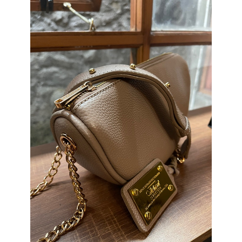 Tas kulit asli Valiant