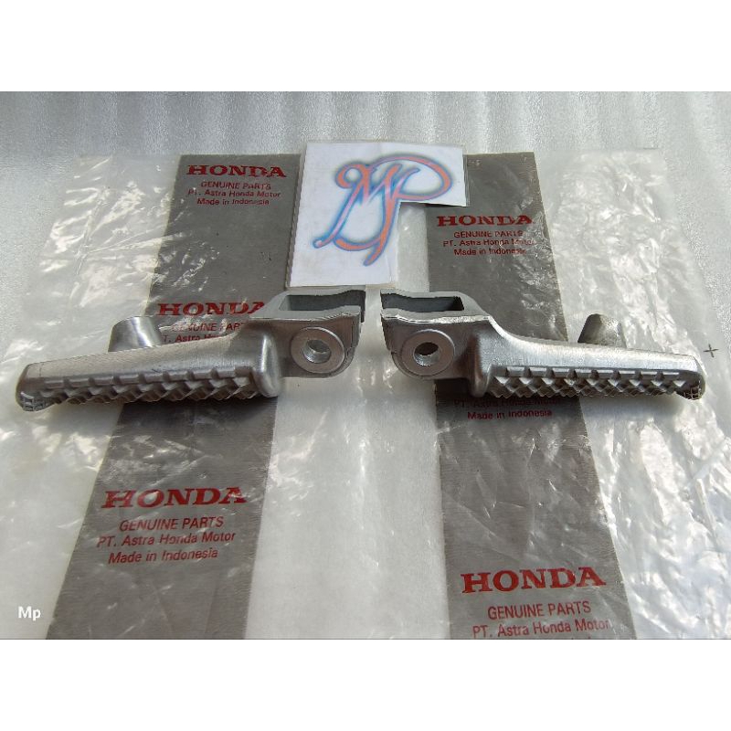 Step Footstep Postep Pijakan Footrest Depan Honda CBR 250RR 1000RR K64 Original Asli 50665MEL000