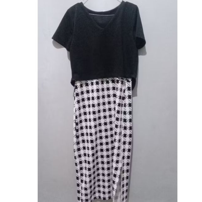 Preloved dress resmi/pesta hitam putih