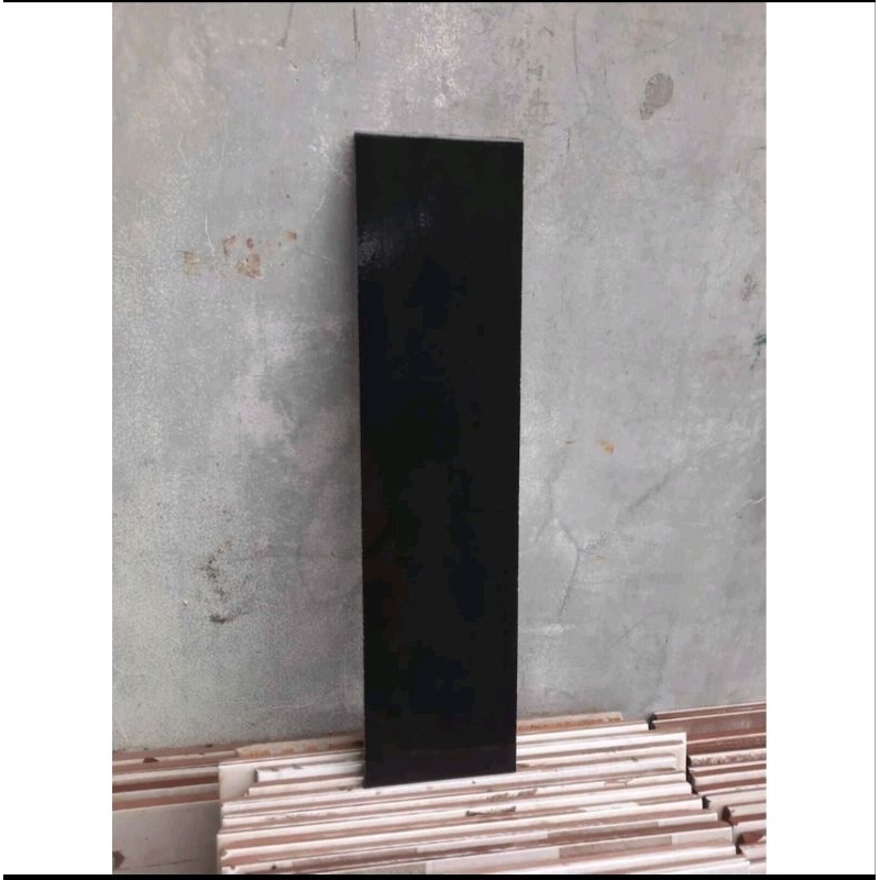 PLINT KERAMIK 10X40 FULL BLACK | GLOSSY