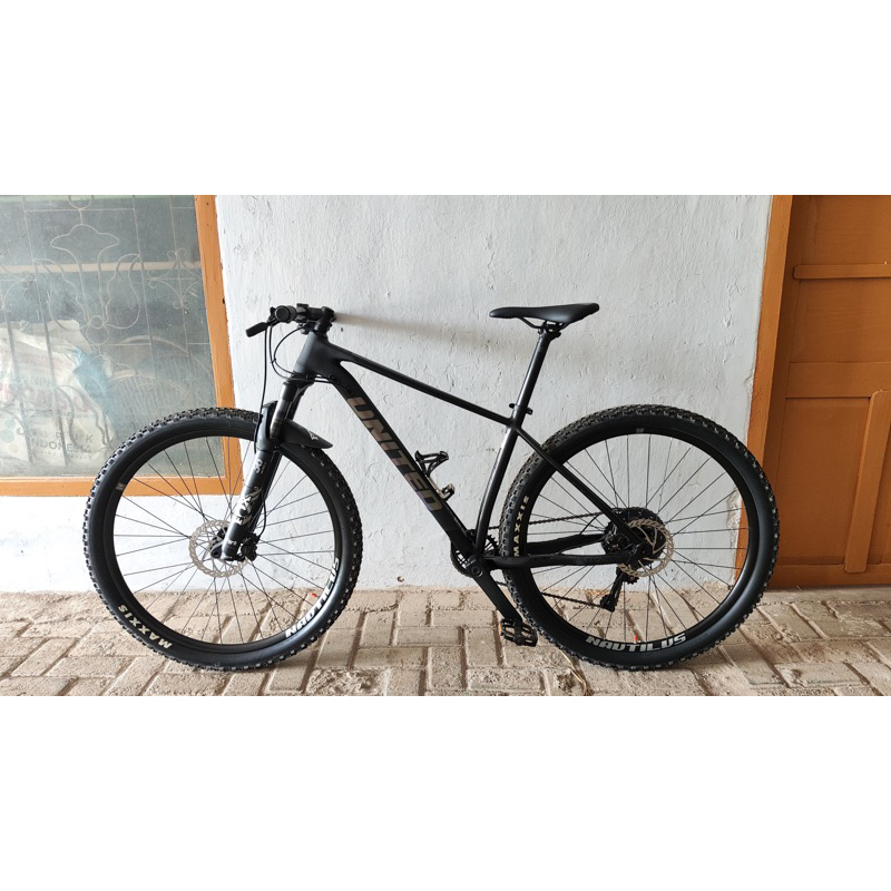 United Clovis 7.00 frame M 17" Ring 29 Er Like New.