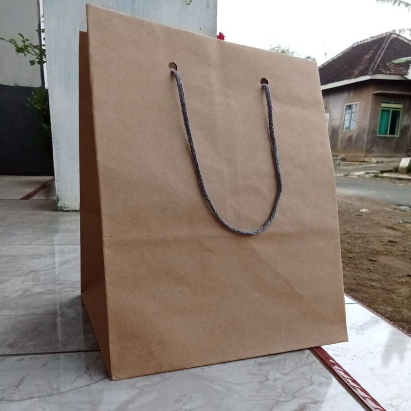 

paper bag R6 ukuran 20×10×25 cm ( PAKET 12 PCS) Tas kertas / Tas kado / Tas souvenir