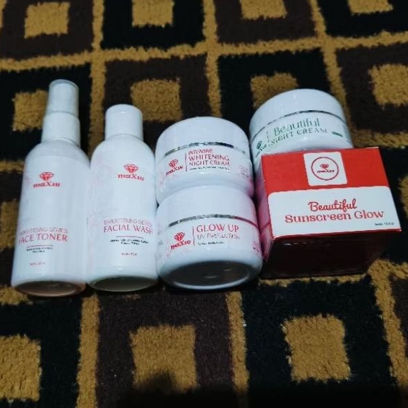Terlaris  ECER MAXIE GLOW | KRIM FLEK | KRIM MALAM | KRIM SIANG | TONER | FACE WASH MAXIE GLOW Kemas