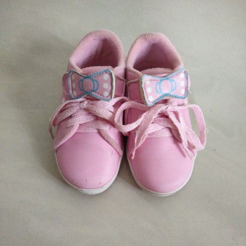 Sepatu Hello Kitty Pita Preloved