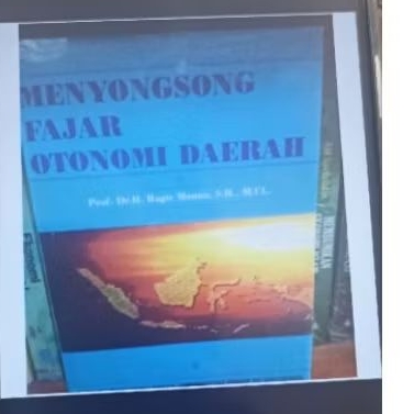 

buku menyongsong fajar otonomi daerah