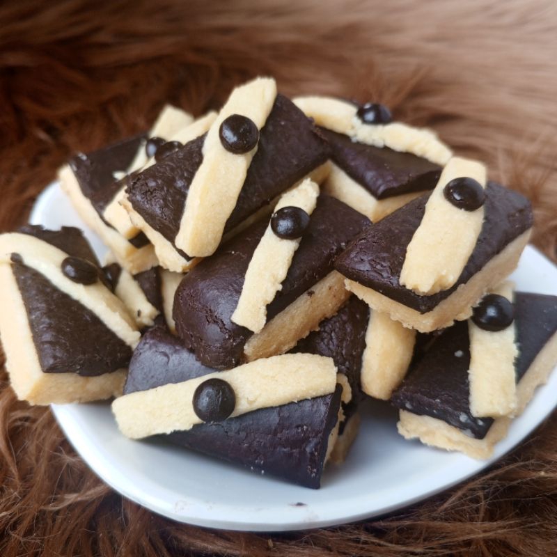 

Choco Stick Cookies Kemasan Toples 600 ml