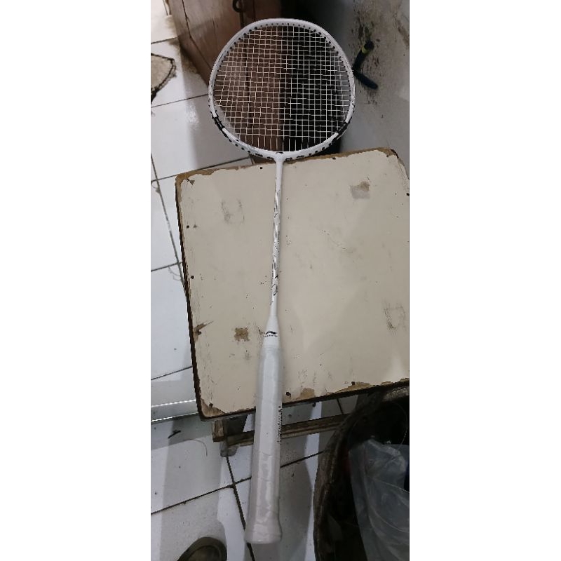 raket bulutangkis lining