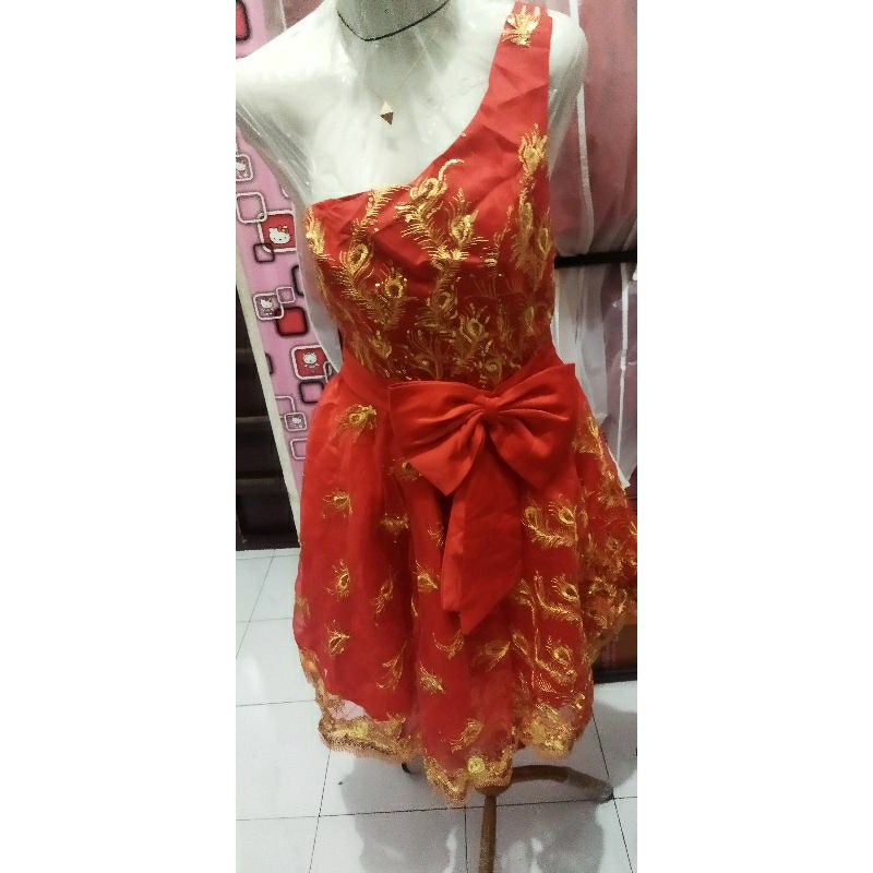dress pesta merah elegan