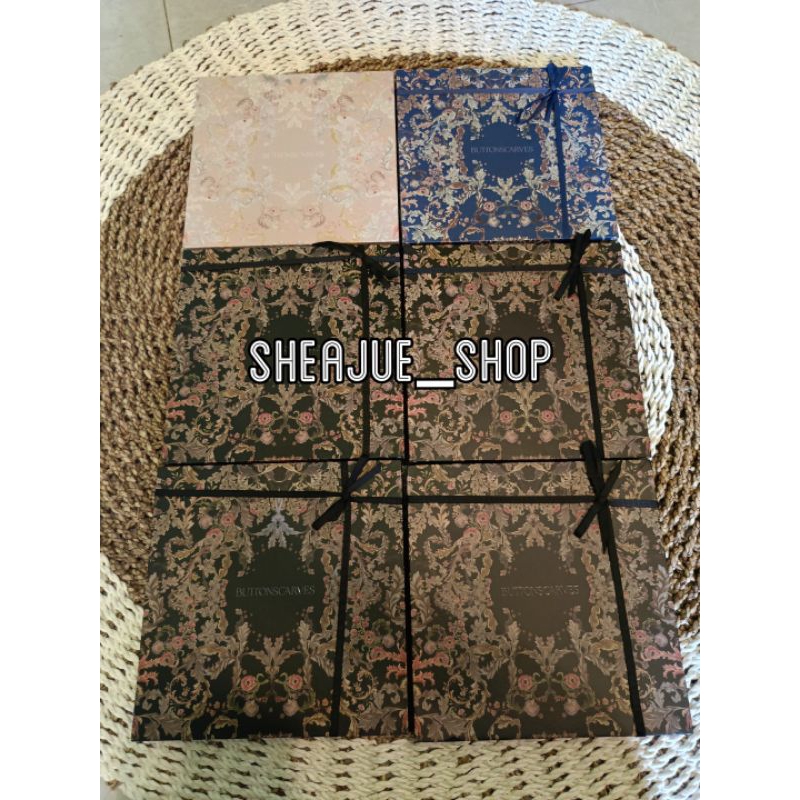 Buttonscarves Royale grandeur .