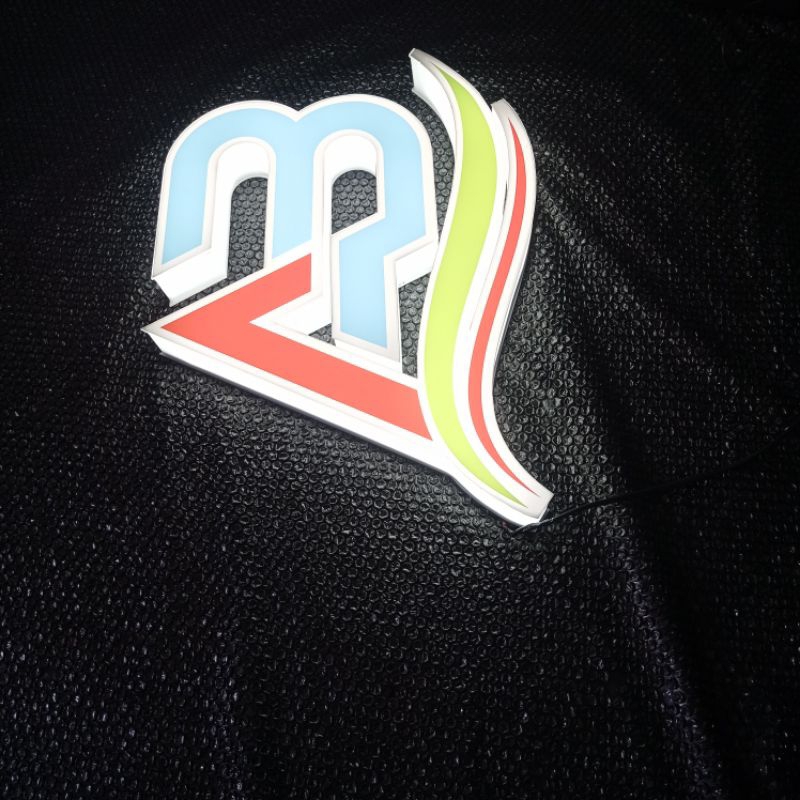 Huruf Timbul Akrilik Lampu