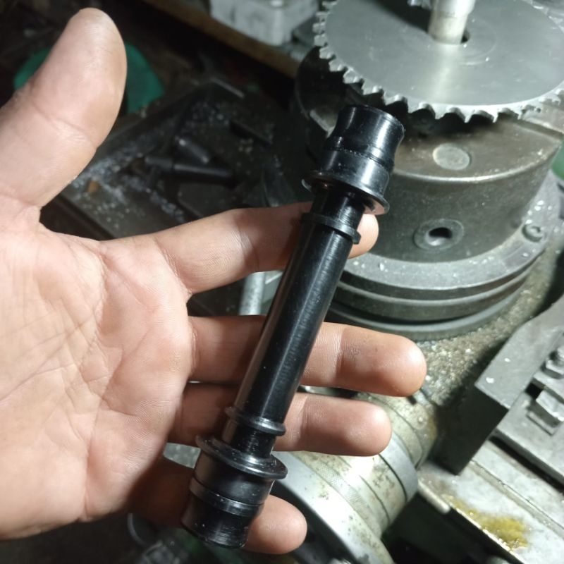 axle female freehub merocca depan warna anodize hitam