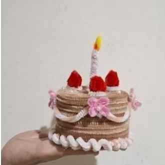 

Belilagii | Replika kue ulang tahun kawat bulu