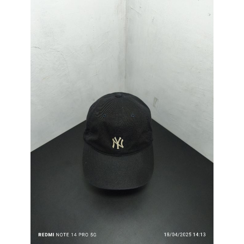 Topi dewasa cewek cowok simpel caps MLB x NEW YORK YANKESS original second brand warna hitam setelan