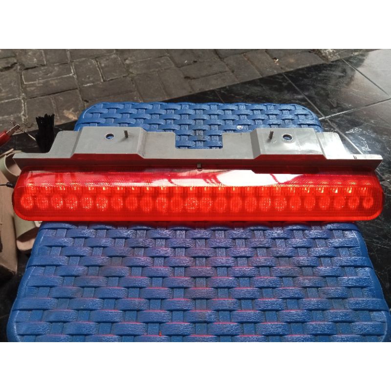 Lampu Rem Belakang Hyundai Trajet