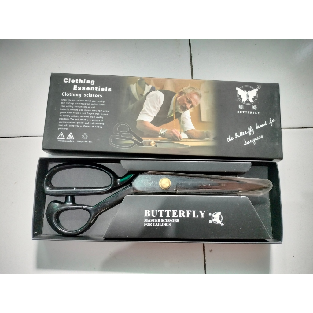 

Gunting Kain Butterfly Warna Hitam