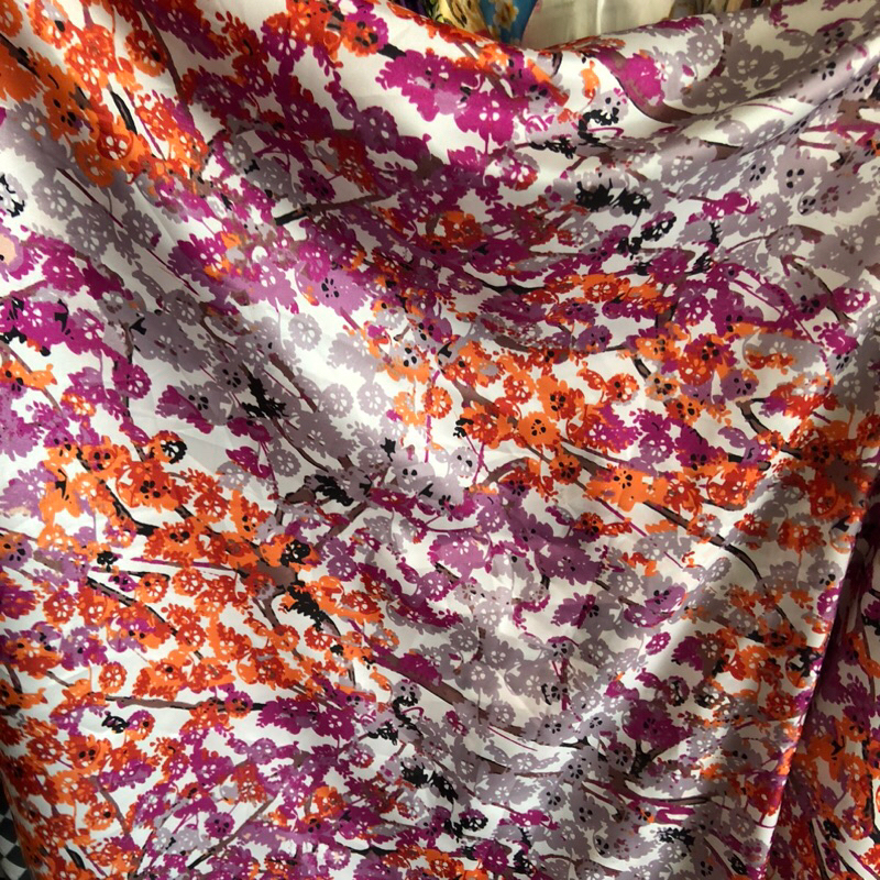 kain satin silk motif - kain satin silk motif bunga - kain satin silk motif premium - kain satin sil