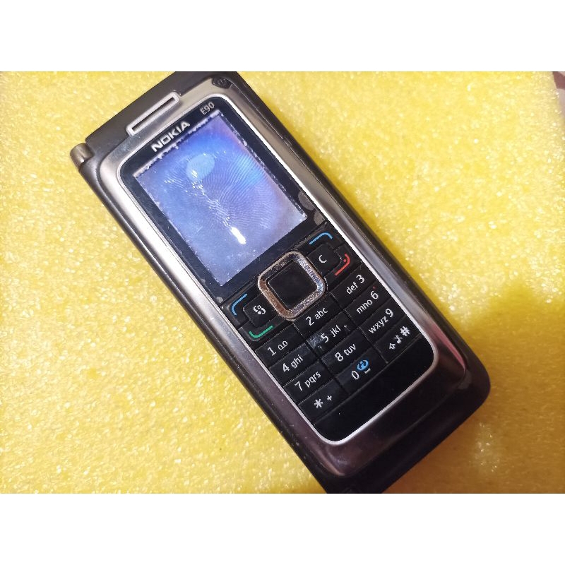 Hp jadul Nokia E90 communicator bahan bukan normal