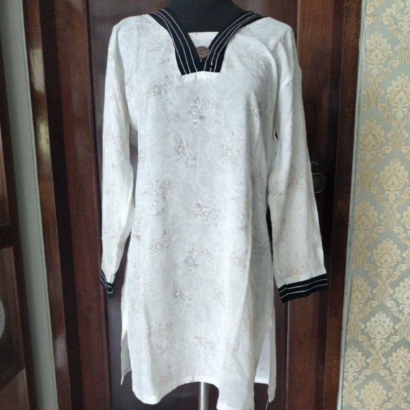 Atasan Wanita Tunik Katun Putih Bunga